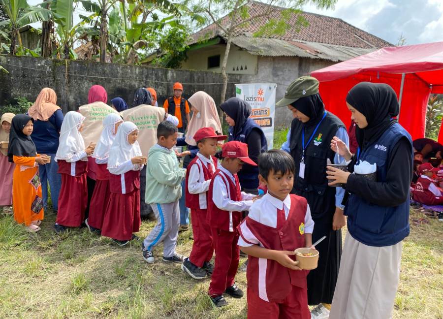 Bakso Hangatkan Acara Pemulihan Trauma Bencana Semeru