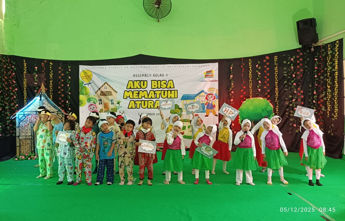 Assembly Learning Sekolah Kreatif Baratajaya: Belajar Aturan lewat Drama dan Lagu