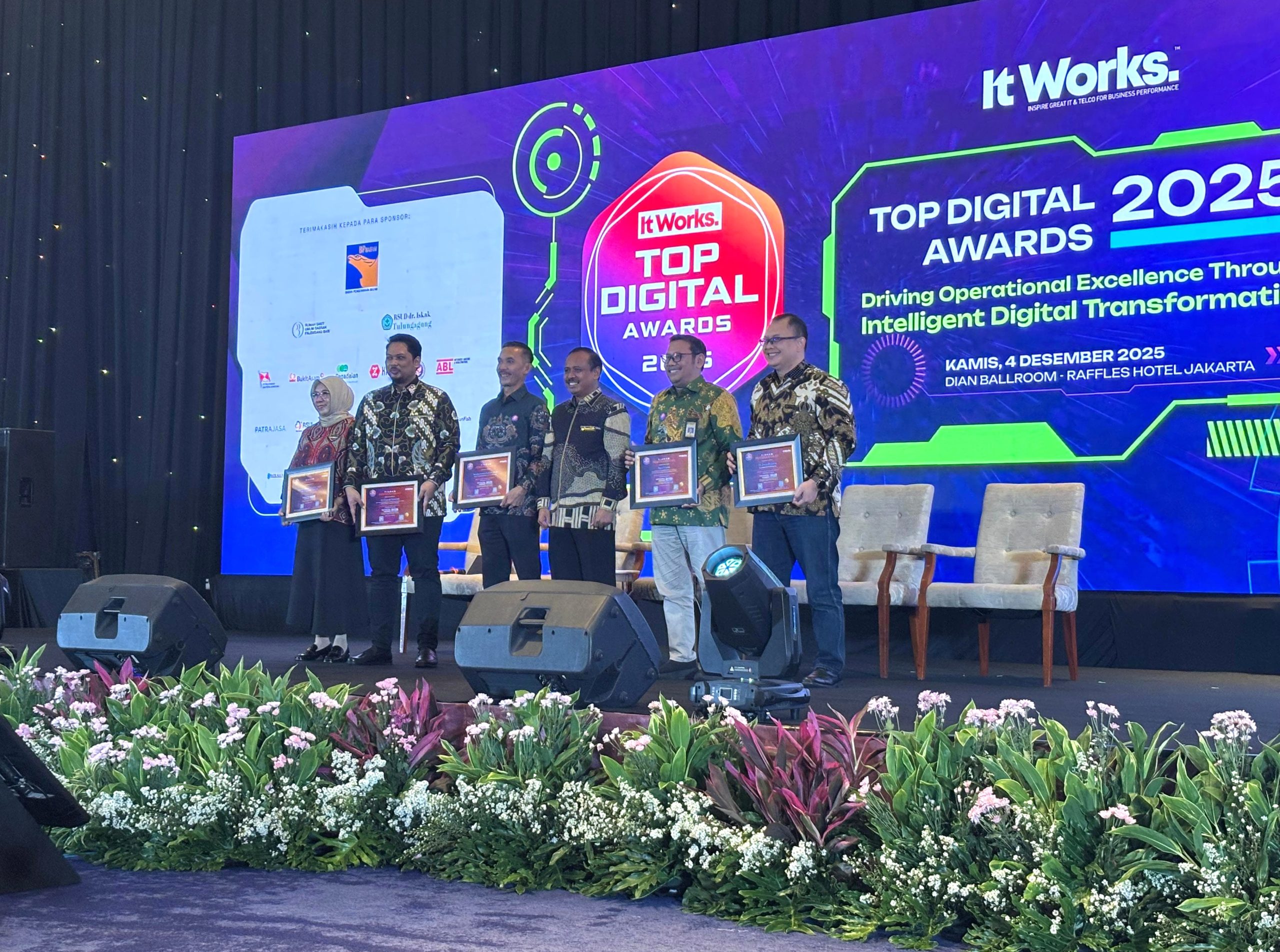 Rumah Pendidikan Raih Penghargaan Top Digital Award 2025