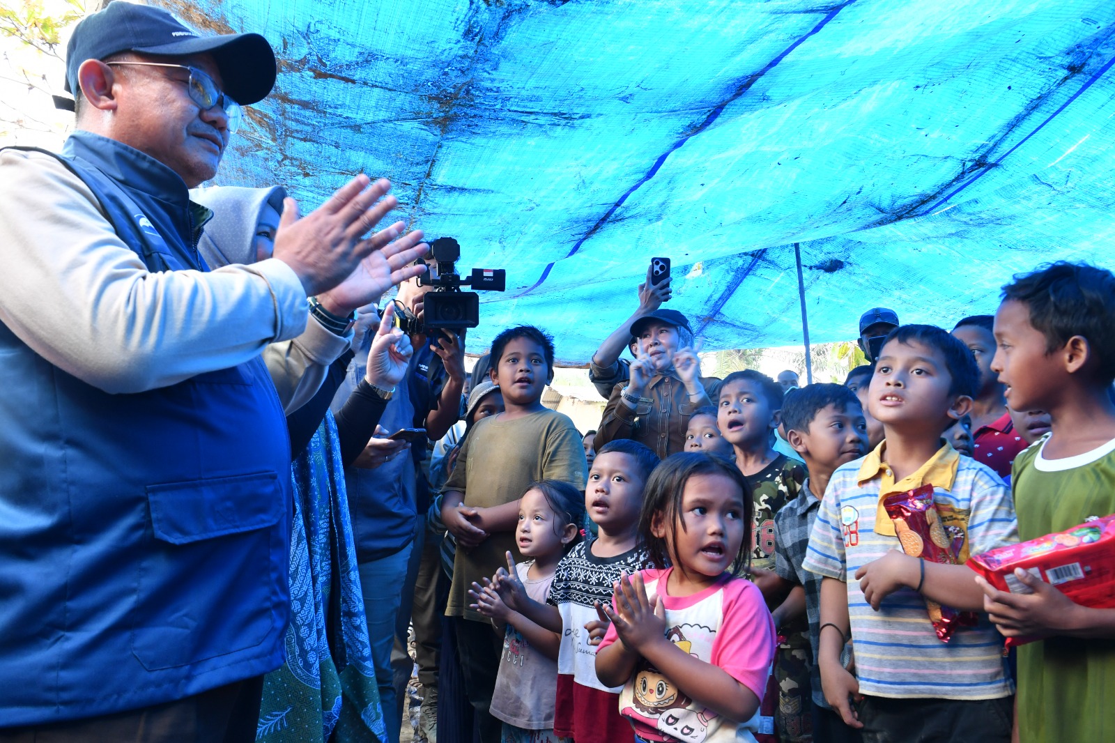 Senandung Asa dari Sekoci: Murid Menyanyi, Menteri Berkomitmen Bangun Ulang Sekolah