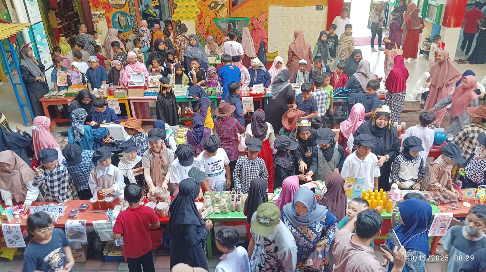 Kreativitas dan Kepemimpinan Siswa Baratajaya Bersinar di Entrepreneur Week 2025