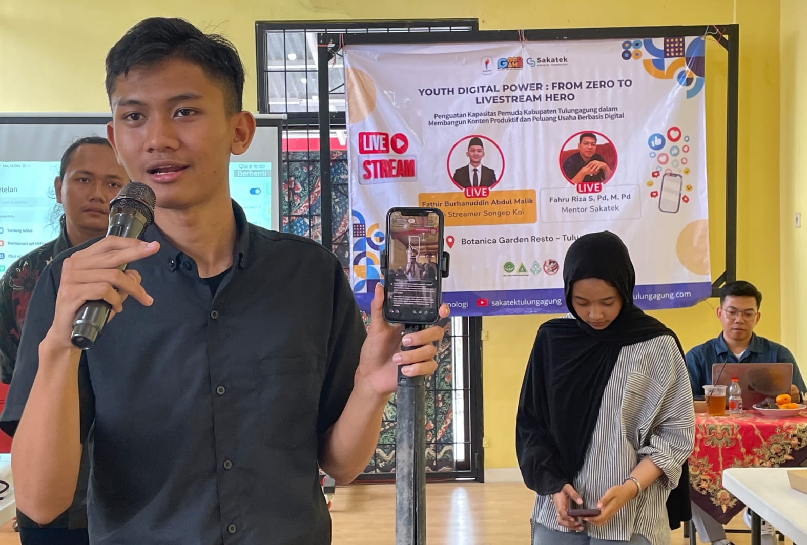 From Zero to Hero: Livestreaming TikTok Dorong Penjualan UMKM