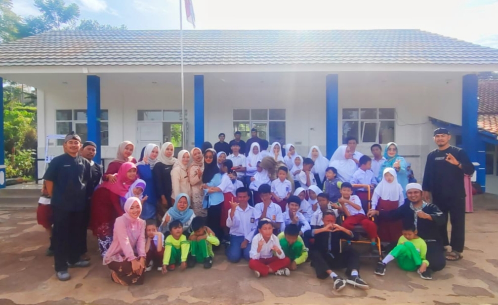 Kepedulian Tak Kenal Batasan Fisik, SLB Negeri Raharja Tanjungsari Sumedang Donasi Sumatra