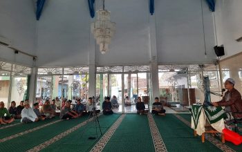 Kitab kuning sebagai sumber klasik literatur keislaman tidak boleh ditinggalkan oleh Muhammadiyah yang dikenal sebagai organisasi modern. Bisa menjadi referensi tajdid.