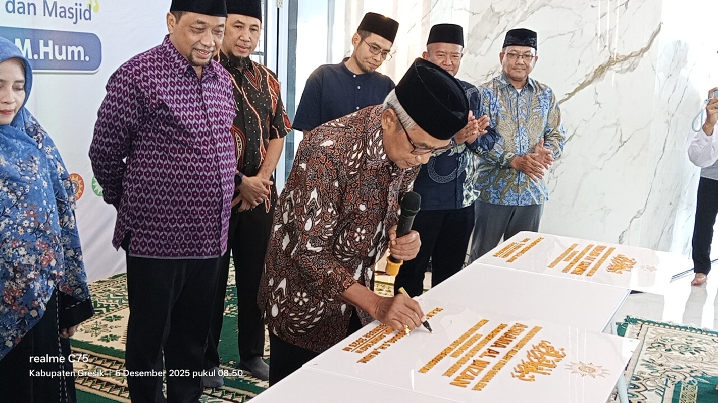 Ketua PP Muhammadiyah Meresmikan Masjid dan Asrama Al-Mizan Smamio