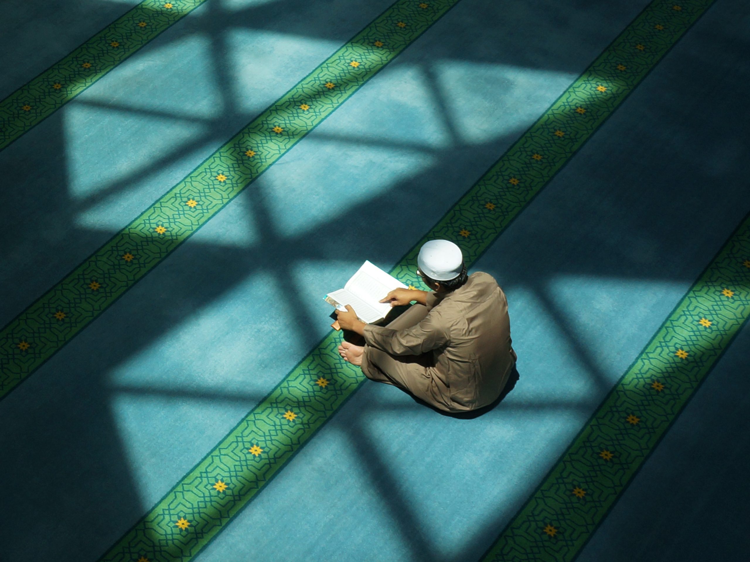 Bahagia Itu Tenang, Bukan Riuh