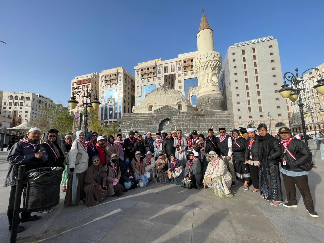 Menziarahi Masjid-Masjid Bersejarah di Madinah
