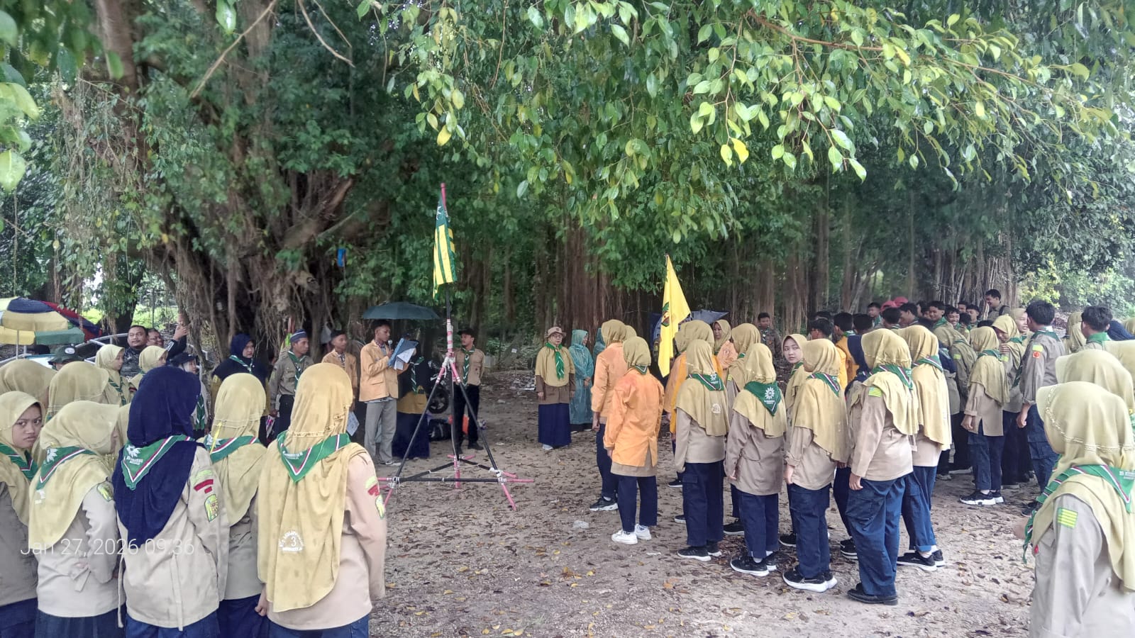 Pelantikan IPM dan HW MTs Muga Sumberrejo Berlangsung Khidmat di Alam Terbuka