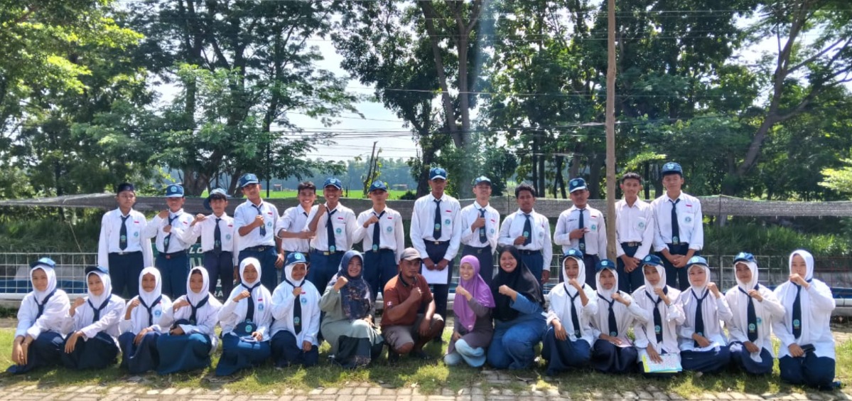 Outdoor Learning MBS Barat Magetan, Santri Belajar Lele dan Ketahanan Pangan