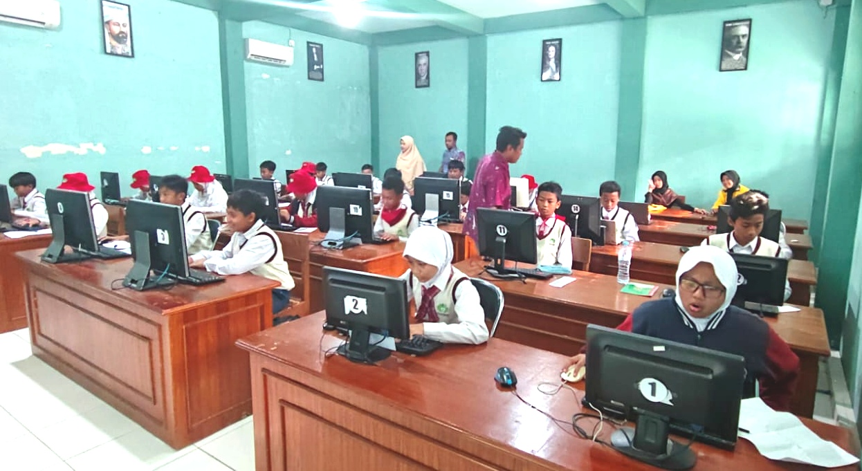 52 Murid SD Almadany Uji TKA lewat Try Out CBT di Spemutu Gresik
