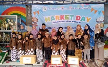 Market Day mengenalkan murid pada ekonomi sederhana, berhitung, jual beli, interaksi sosial, serta kerja sama tim dalam suasana menyenangkan.