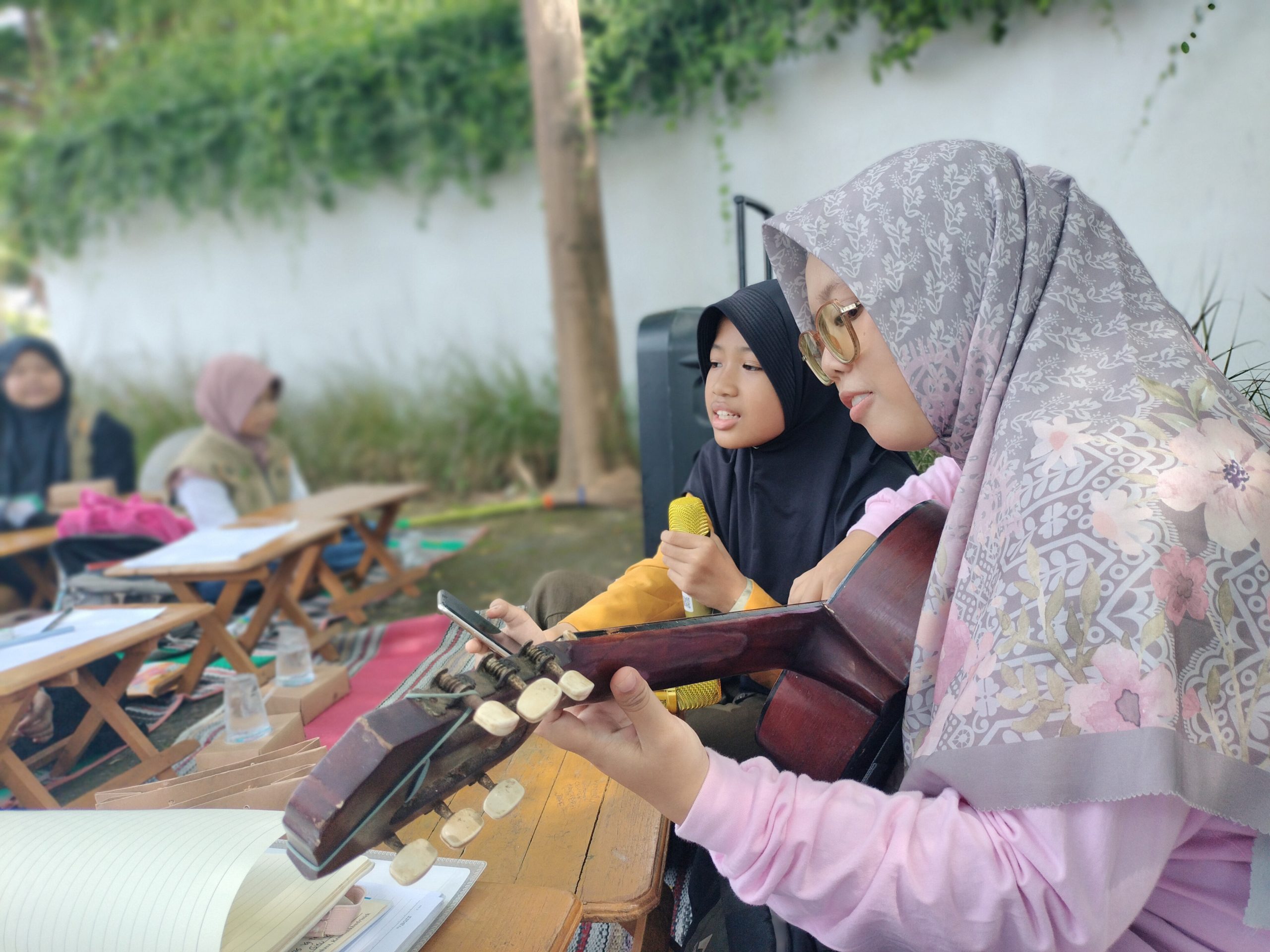 Pelatihan jurnalistik di World Park Gresik menghadirkan pengalaman belajar menulis yang menyenangkan, sejuk, dan bermakna bagi kader IPM Kids Berlian Primary School dan IPM Suci.