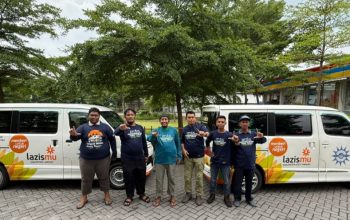 Enam relawan Muhammadiyah, dua mobil, dan jalan panjang menuju Langkat plus Aceh Tamiang. Mereka terus bergerak tanpa banyak jeda. Mobil-mobil operasional itu sudah ditunggu di lokasi bencana