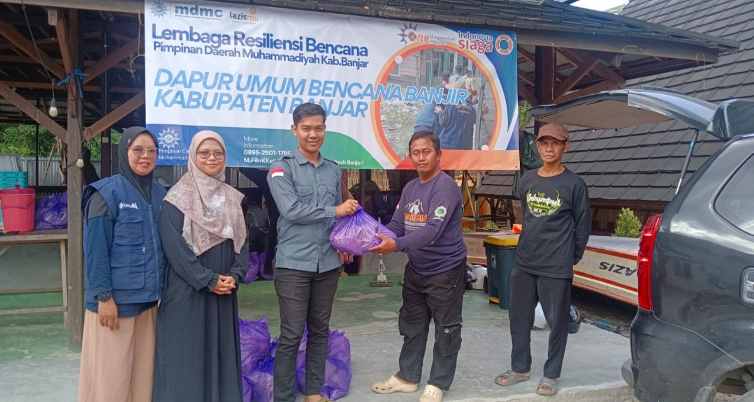 MDMC Banjar Aktifkan Kembali Posko Banjir, Bagikan 700 Makanan Siap Santap