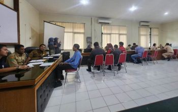 Sebanyak 50 perusahaan dipanggil Dinas Tenaga Kerja dan Transmigrasi (Disnakertrans) Provinsi Jawa Timur karena belum melaksanakan kewajiban ketenagakerjaan