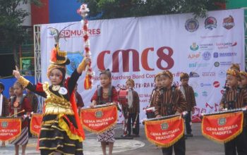 Children Marching Band membuat semarak warna-warni halaman SD Muhammadiyah Kompleks Gresik (SD Mugres) Kampus A, Sabtu (14/2/2026).