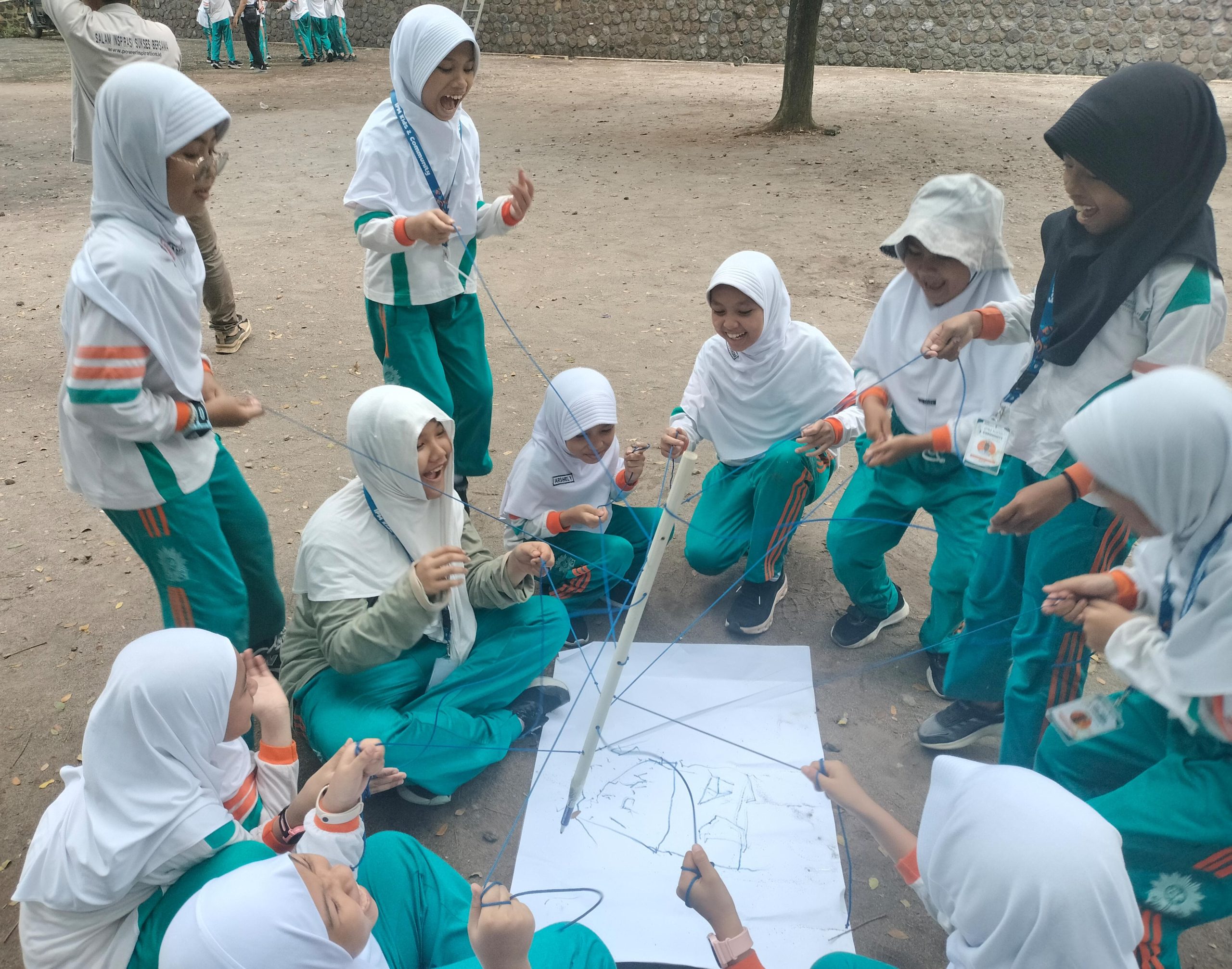 Leadership Adventure IPM Kids Mugeb di Telogo Sewu menempa kepemimpinan, kerja sama, dan ketangguhan siswa melalui permainan menantang berbasis karakter dan kebersamaan.