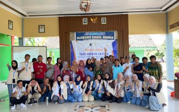 Mahasiswa KKN Stikes Muhammadiyah Bojonegoro mengenalkan sistem Tari Modus Leting di Desa Jatiblimbing. Mereka mengubah sampah menjadi sumber protein hewani dan sayuran segar guna menekan angka stunting.
