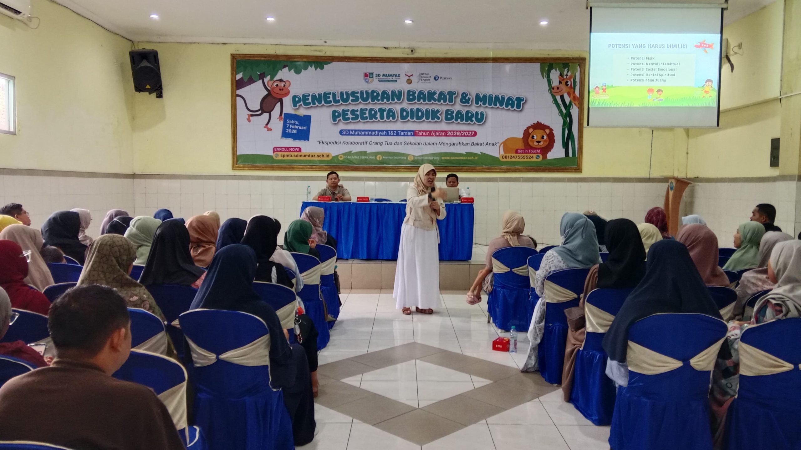 SD Muhammadiyah 1 & 2 Taman menghadirkan konsep unik melalui pengenalan satwa, cosplay guru, dan sesi parenting psikologis guna memetakan bakat serta minat ratusan siswa baru.
