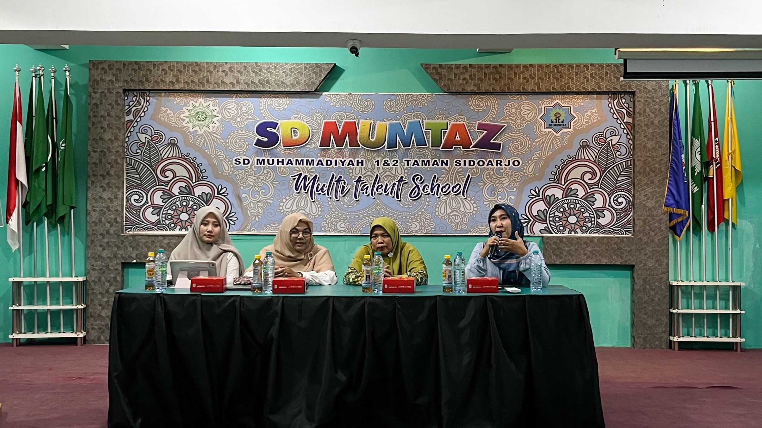 Ikwam SD Muhdelta mengunjungi SD Mumtaz untuk memperkuat sinergi antara sekolah dan wali murid, berbagi program unggulan, serta menyepakati kerja sama strategis demi mewujudkan pendidikan berkarakter.