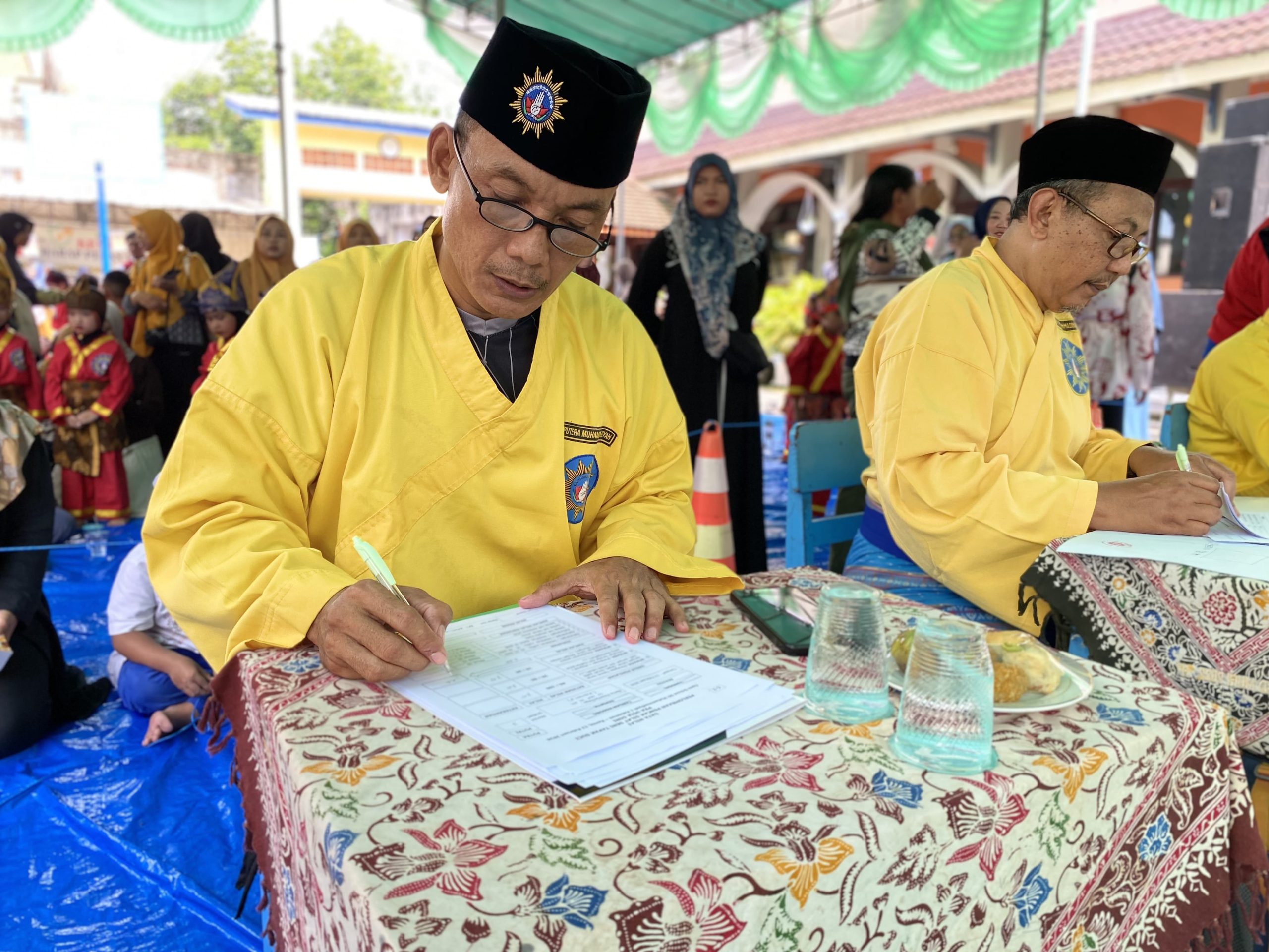 Sebanyak 14 kontingen TK se-Gresik unjuk kekompakan dalam Lomba Seni Beregu Tapak Suci pada ajang Open School SD Muhammadiyah 1 Kebomas. Bukan sekadar lomba, kegiatan ini menjadi ruang pembentukan disiplin, keberanian, dan karakter sejak dini.