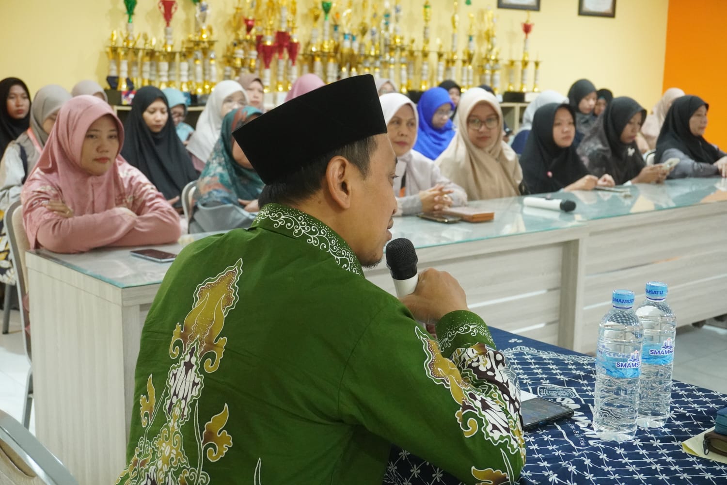Sekretaris PDM Gresik Ajak Guru dan Karyawan Smamsatu Rawat Semangat Kolektif