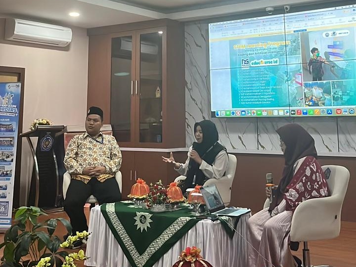 Olympicad Makassar Bahas Jalan Sekolah Indonesia Menuju Level Global
