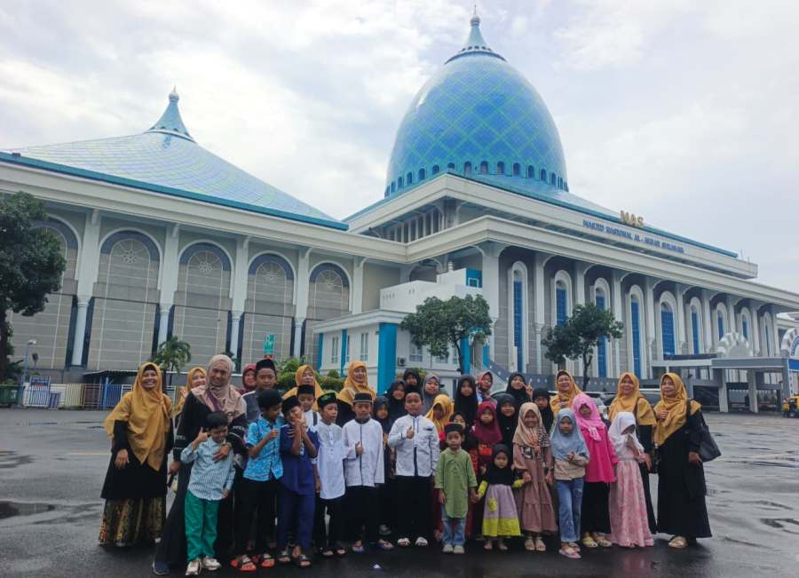 Wisata Religi PRA Suko Bersama Anak Yatim