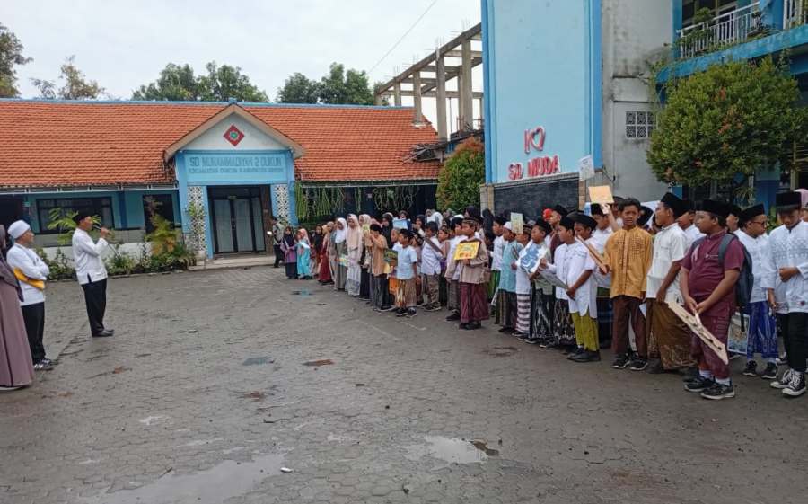 Gebyar Ramadan Perguruan Muhammadiyah Dukun, Gresik, menggelar pawai, Sabtu (14/2/2026).