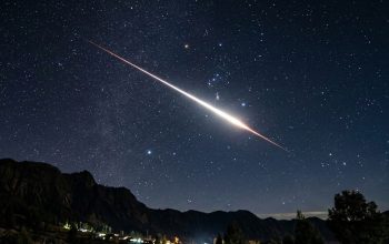Menghidupkan lailatulqadar setiap waktu menjadikan hidup tercerahkan. Spirit beribadah kepada Allah selalu penuh harapan yang menjaga perilaku keseharian.
