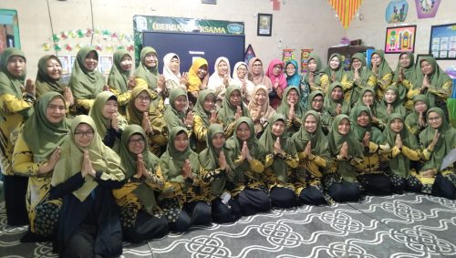 IGABA Sidoarjo memasuki hari pertama masuk sekolah setelah libur Idulfitri mengadakan halalbihalal dengan suasana hangat penuh kebersamaan.