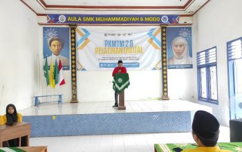 Berbagi pengalaman berorganisasi diceritakan oleh Wakil Ketua II DPRD Lamongan, Husen, S.Ag., M.Pd., dalam penutupan Pelatihan Kader Madya Taruna Melati II (PKMTM II) dan Pelatihan Digital IPM, Ahad (15/3/2026).