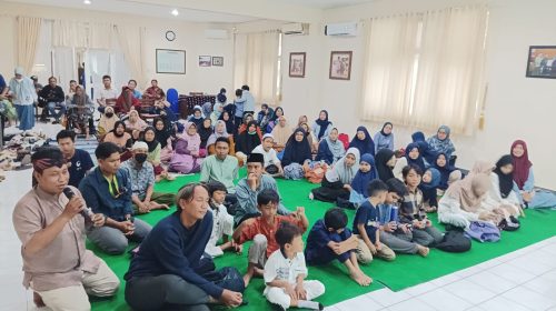 Siswa SD Muhammadiyah 16 Surabaya Tebar Senyum di Rumah Singgah Kanker