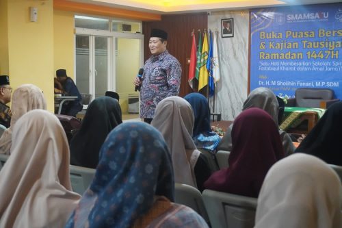 Buka Puasa Bersama Smamsatu, Ustaz Sholihin Fanani Kupas Hakikat Puasa dengan Humor Segar