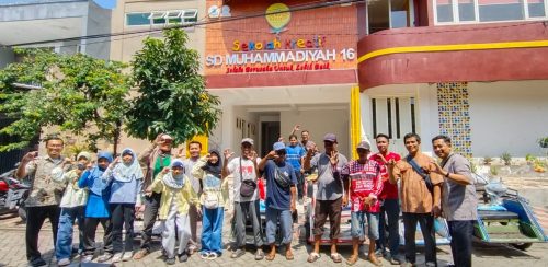 Dua Ton Beras ZIS Sekolah Kreatif Baratajaya Mengalir ke 400 Warga