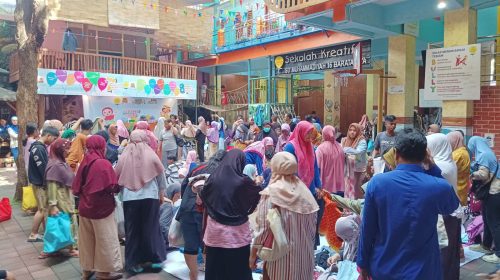 Pasar Raya Kreatif SD Muhammadiyah 16 Surabaya Diserbu Warga, Dagangan Ludes dalam Dua Jam