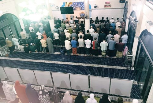 Sepertiga Malam di Masjid At Taqwa Giri, Jemaah Menghidupkan Qiamulail
