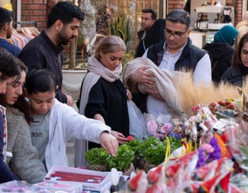 Takbir di Bawah Bayang-Bayang Bom