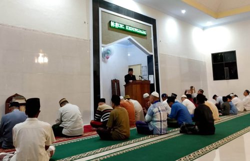 Khusyuk menjadi bahasan Kuliah Subuh di masjid PCM Kedungjajang, Penceramah mengupasnya dalam tiga dimensi praktis yang bisa diterapkan oleh siapa saja.