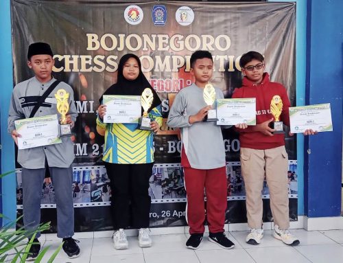 Empat bintang catur MTs Muhammadiyah 3 (Muga) Sumberrejo, Bojonegoro Jawa Timur, menorehkan prestasi membanggakan.