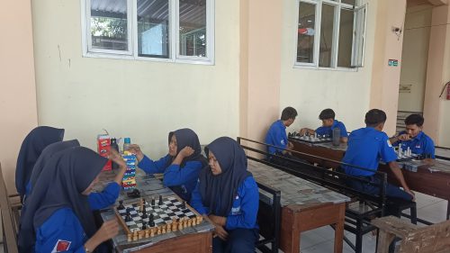 SMK Muhammadiyah 3 Gresik (SMK Matig) menghadirkan area bermain edukatif sebagai langkah nyata mendorong interaksi sosial siswa dan mengurangi ketergantungan pada penggunaan gawai di lingkungan sekolah.