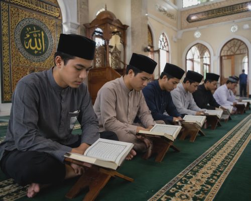 Mendekatkan Remaja ke Masjid
