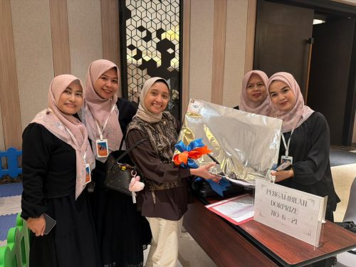 Parenting Class Milad ke-31 Mugeb Gresik meriah dengan edukasi pengasuhan, kebersamaan wali murid, serta kejutan door prize yang menghadirkan kebahagiaan dan momen tak terlupakan.