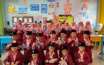 Kreativitas Siswa SD Al-Islam Hidupkan Semangat Kartini lewat Busana Kertas