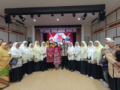 Kisah Tri Rismaharini menghadapi ancaman hingga menyasar keluarga, serta perjuangan Nila Yani mendampingi UMKM; menunjukkan keberanian, keyakinan, dan aksi nyata perempuan.