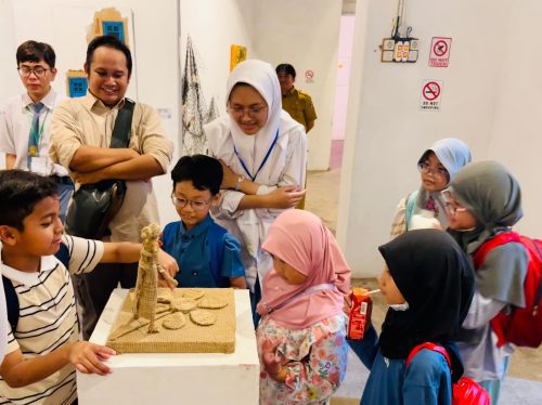 Randome Art Exhibition Smamsatu Jadi Daya Tarik, Siswa Berlian Primary School Antusias Kunjungi Pameran