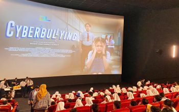 SMPN 2 Balongbendo Nobar Film Edukasi Cyberbullying