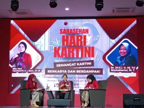 Sesi diskusi Sarasehan Kartini di Gresik mengangkat kegelisahan ibu rumah tangga dan solusi nyata dari Risma tentang percaya diri dan pemberdayaan.