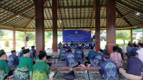 Pesan dari Senduro disampaikan Ketua Pimpinan Cabang Muhammadiyah (PCM) setempat yang meski makin menua tetap semangat menggerakkan dakwah di pegunungan ini.