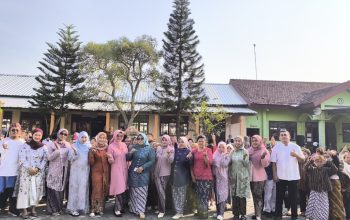 Warna-Warni Kebaya dan Pakaian Adat Ramaikan Catwalk Kartinian Sekolah Ini ‎